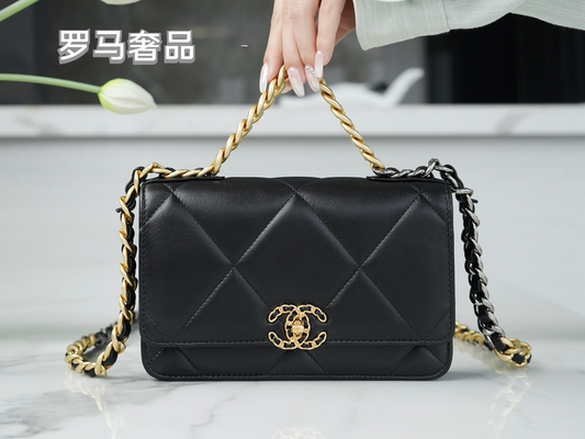 Elegant Black Quilted Leather Shoulder Bag with Gold-Tone Chain Strap