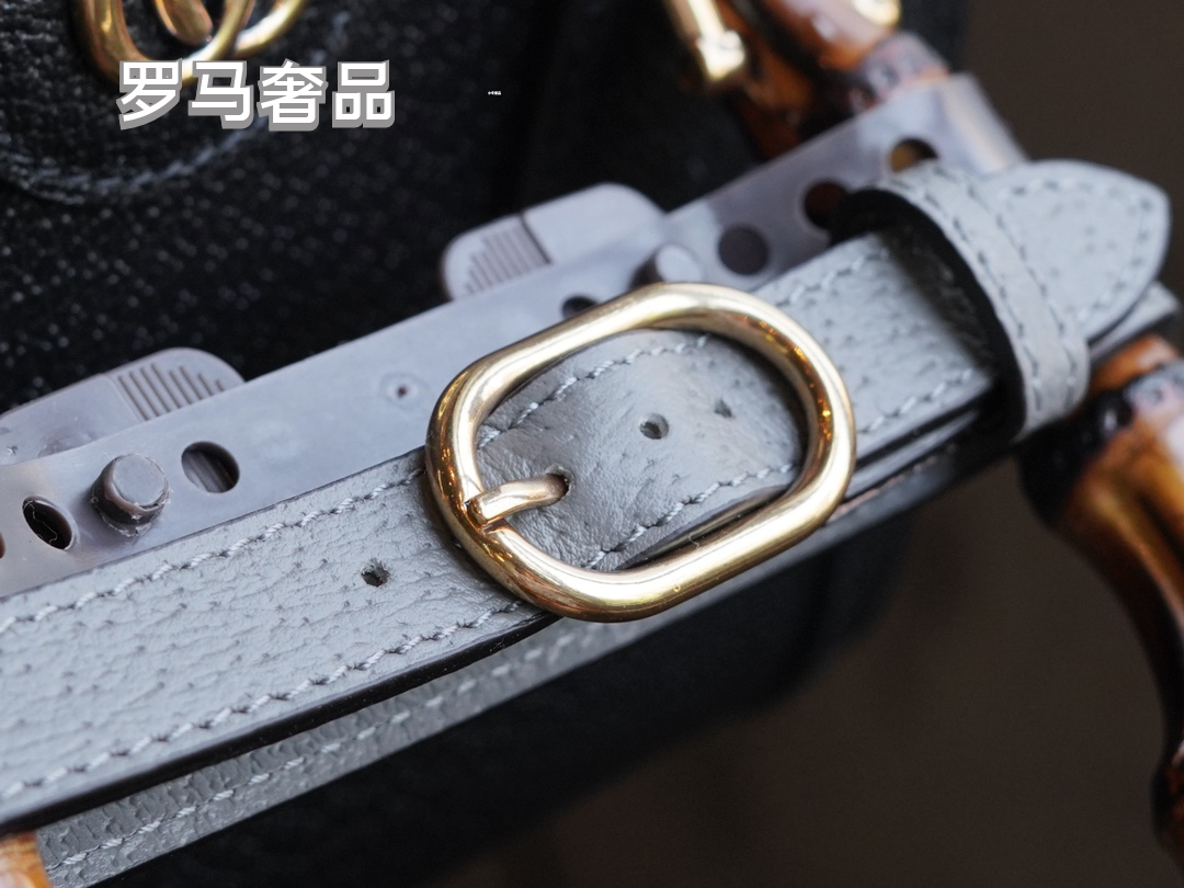 Gucci Vintage Off-White Leather Handbag with Bamboo Handle