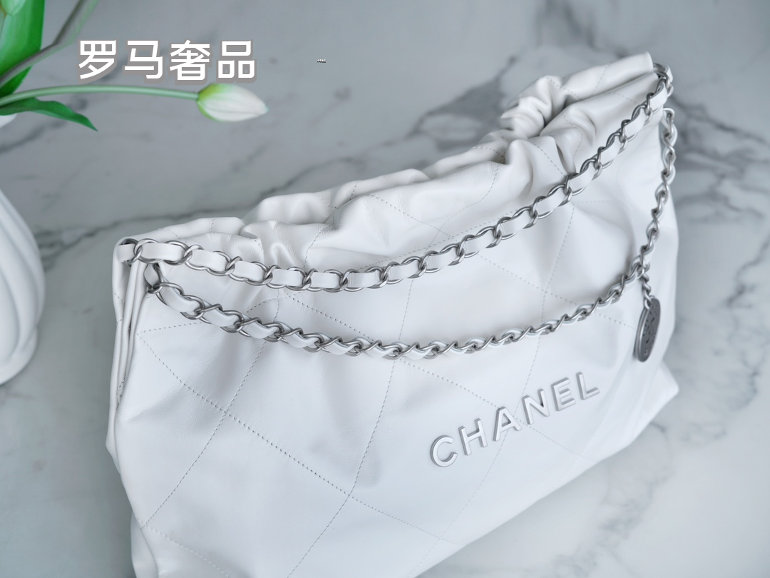 Chanel 22 Handbag - White Shiny Calfskin &amp; Silver-Tone Metal with Matching Pouch