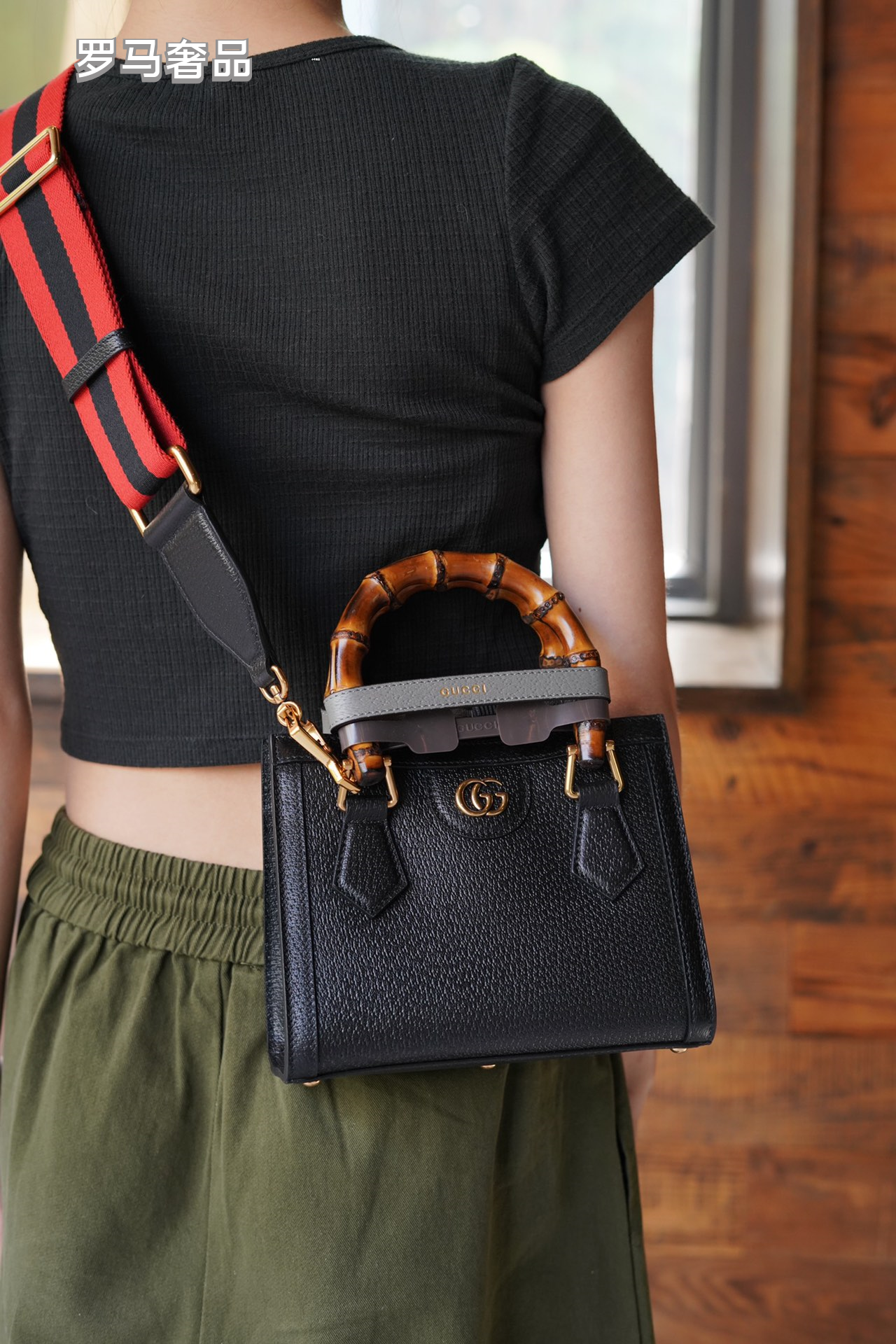 Gucci Vintage Off-White Leather Handbag with Bamboo Handle