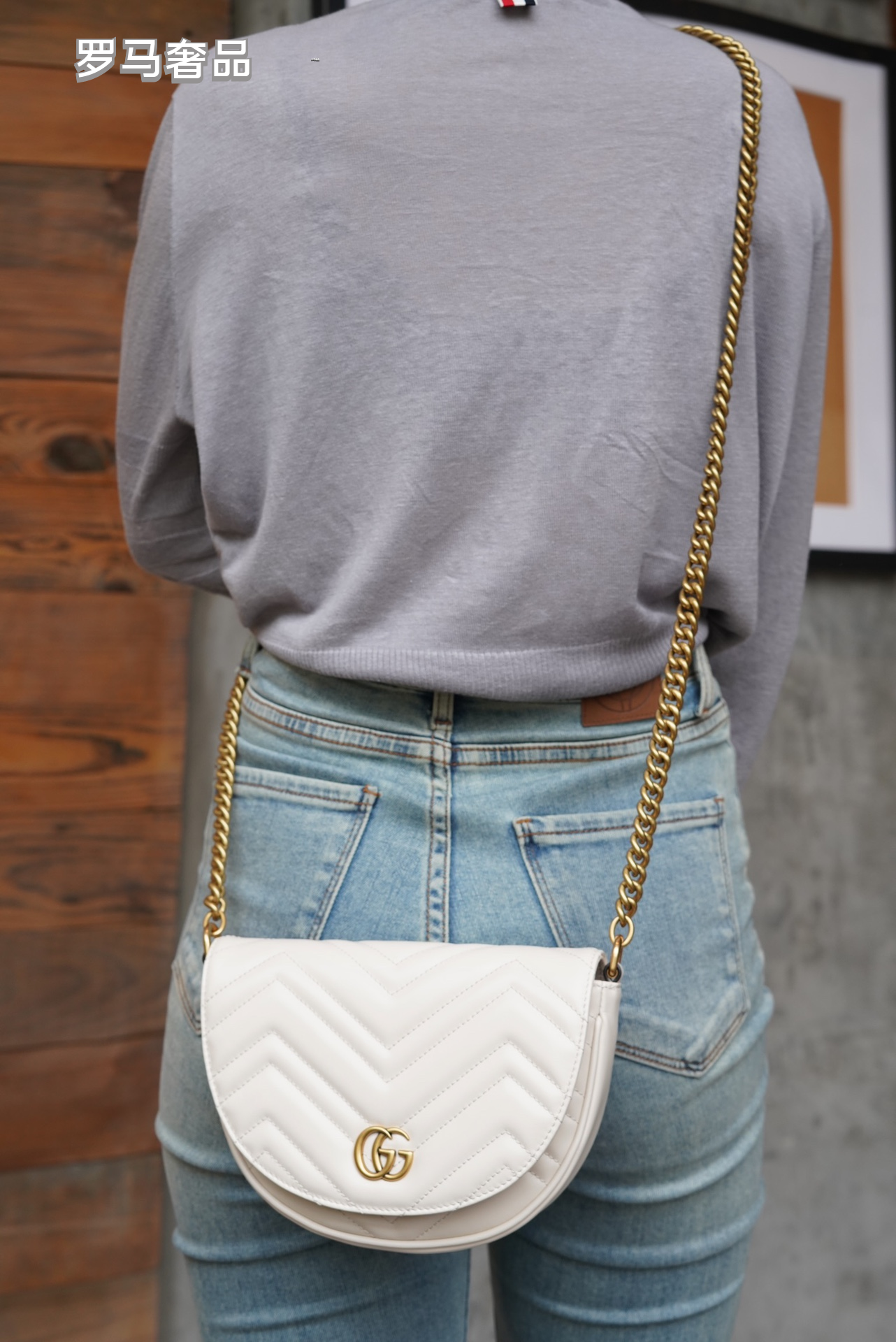 Gucci Elegant White Chevron Quilted Leather Crossbody Bag with Gold Chain