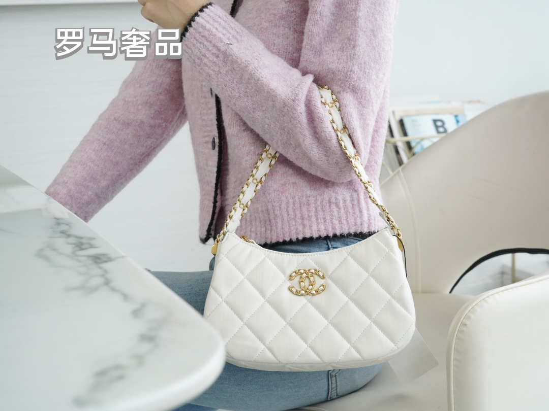 Luxury White Quilted Leather Hobo Handbag with Gold-Tone Chain Strap