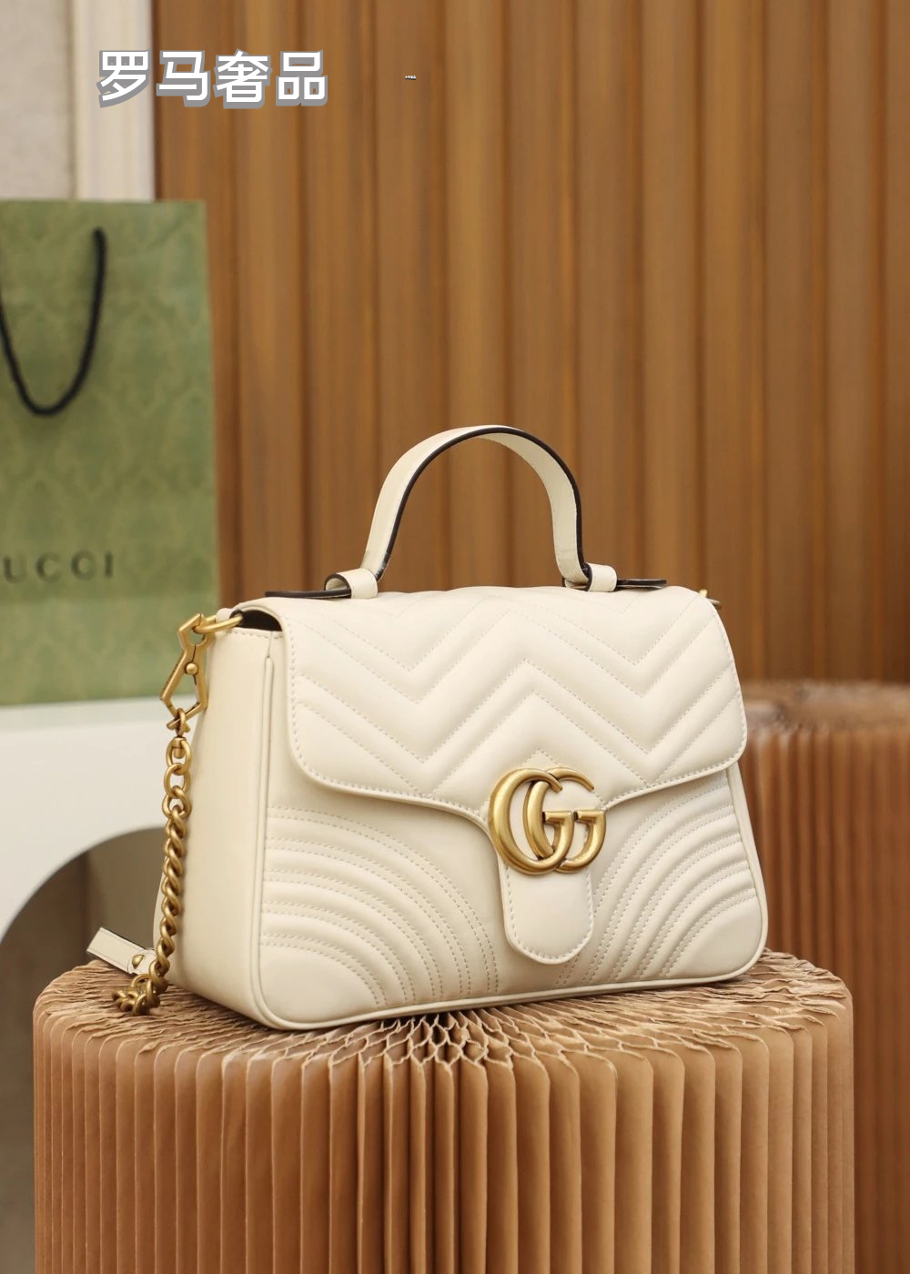 Gucci Elegant White Chevron Quilted Leather Handbag with Gold Hardware
