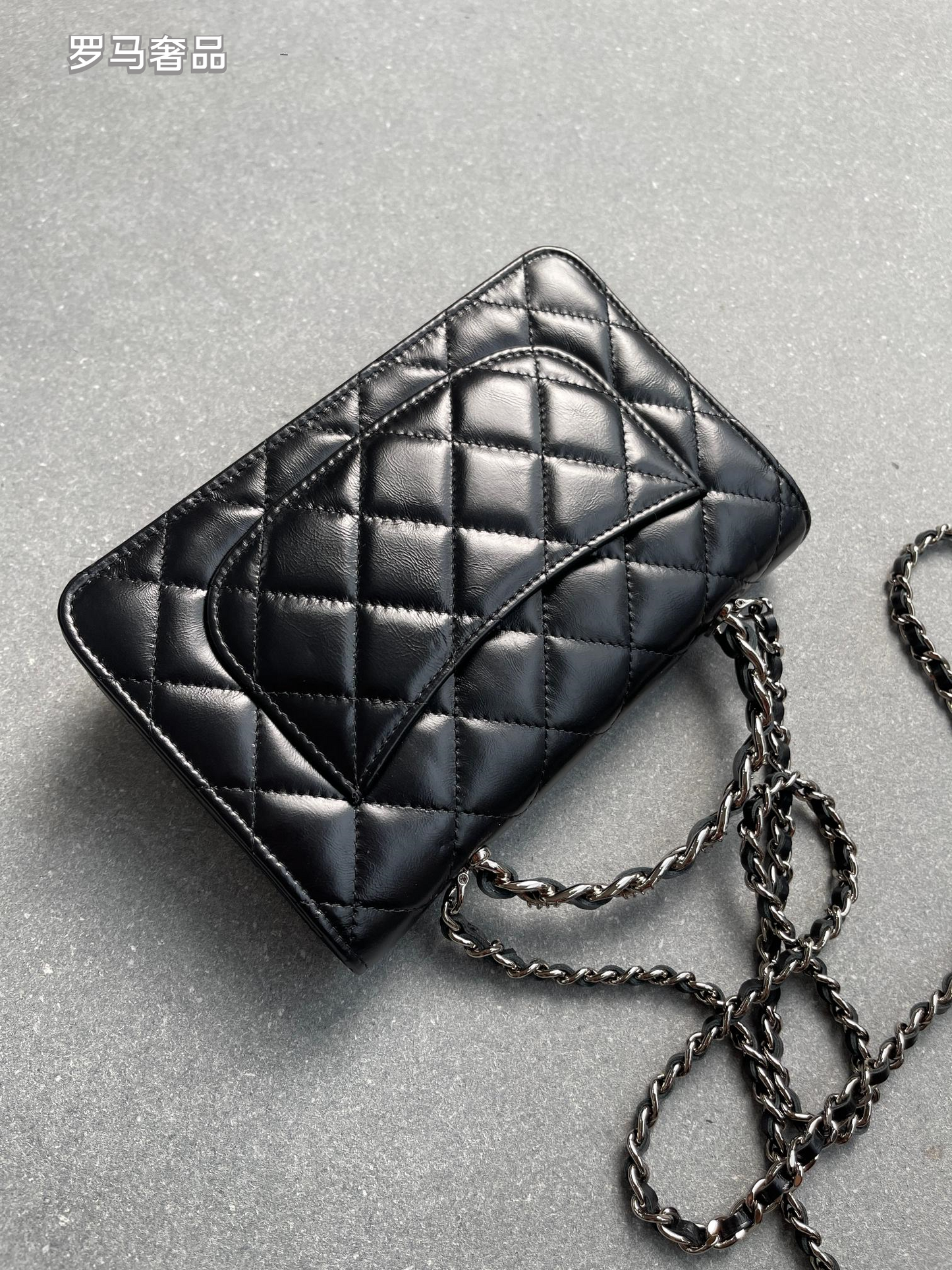 Luxury Quilted Leather Crossbody Bag with Chain Strap - Classic Designer Style Flap Bag