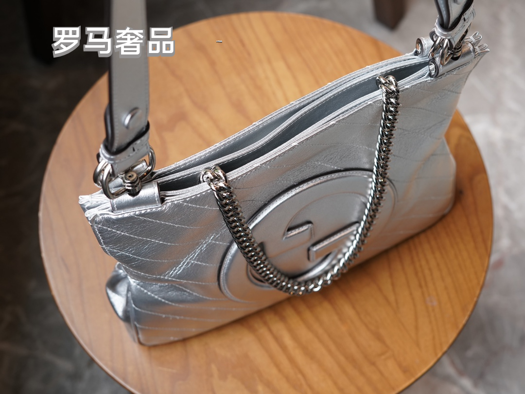 Gucci Metallic Silver Quilted Leather Shoulder Bag with Chain Strap