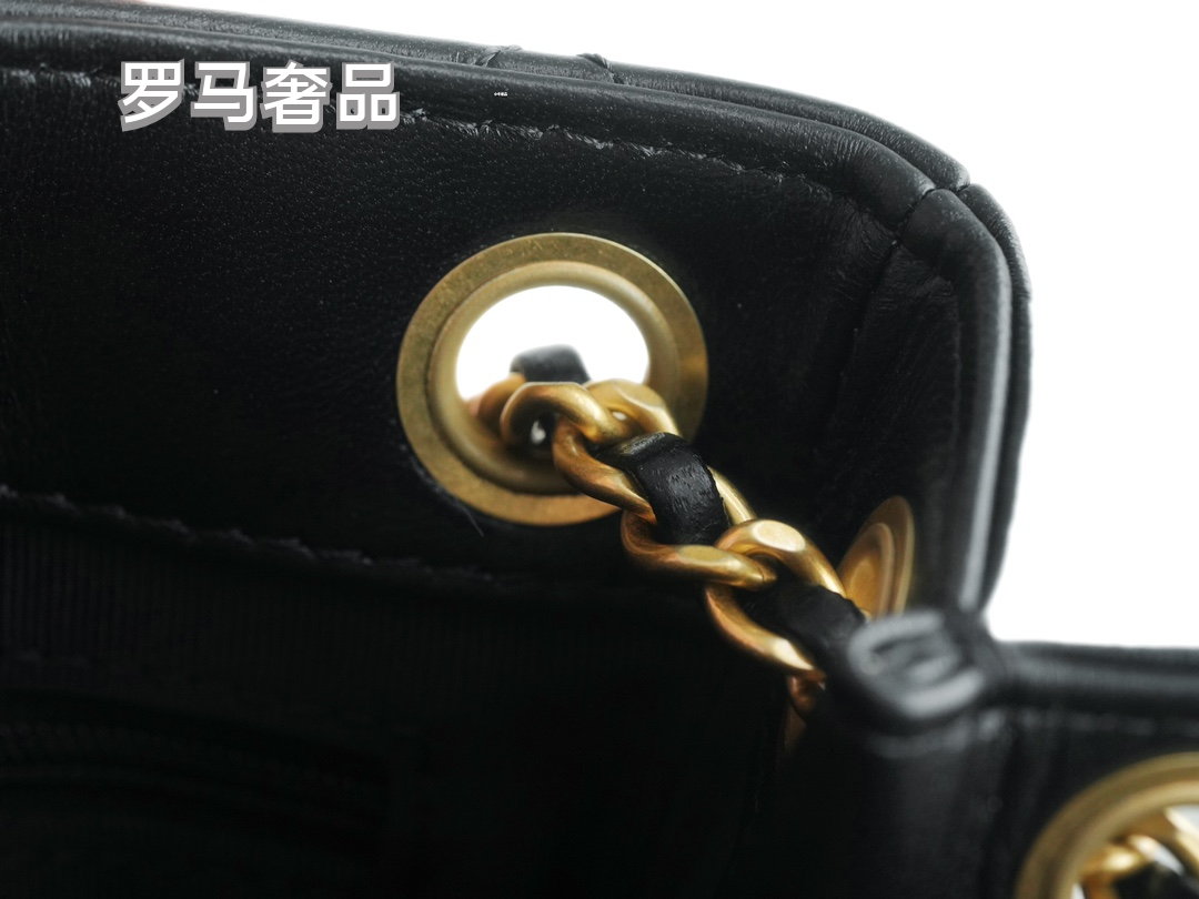 Chanel Quilted Leather Shoulder Bag with Gold-Tone CC Logo - Black
