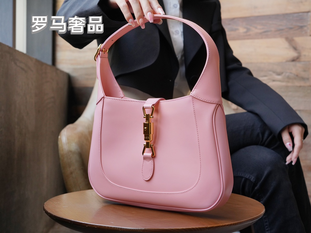 Gucci Vintage Pink Leather Hobo Shoulder Bag with Gold Metal Clasp