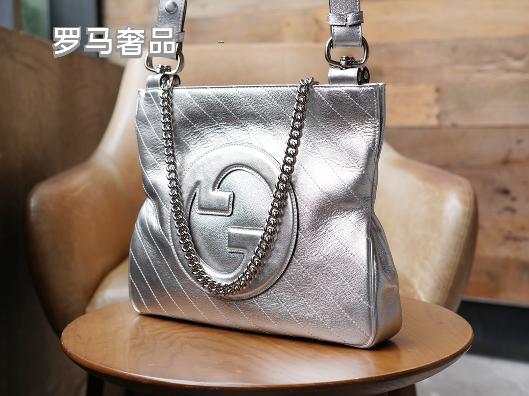 Gucci Metallic Silver Quilted Leather Shoulder Bag with Chain Strap