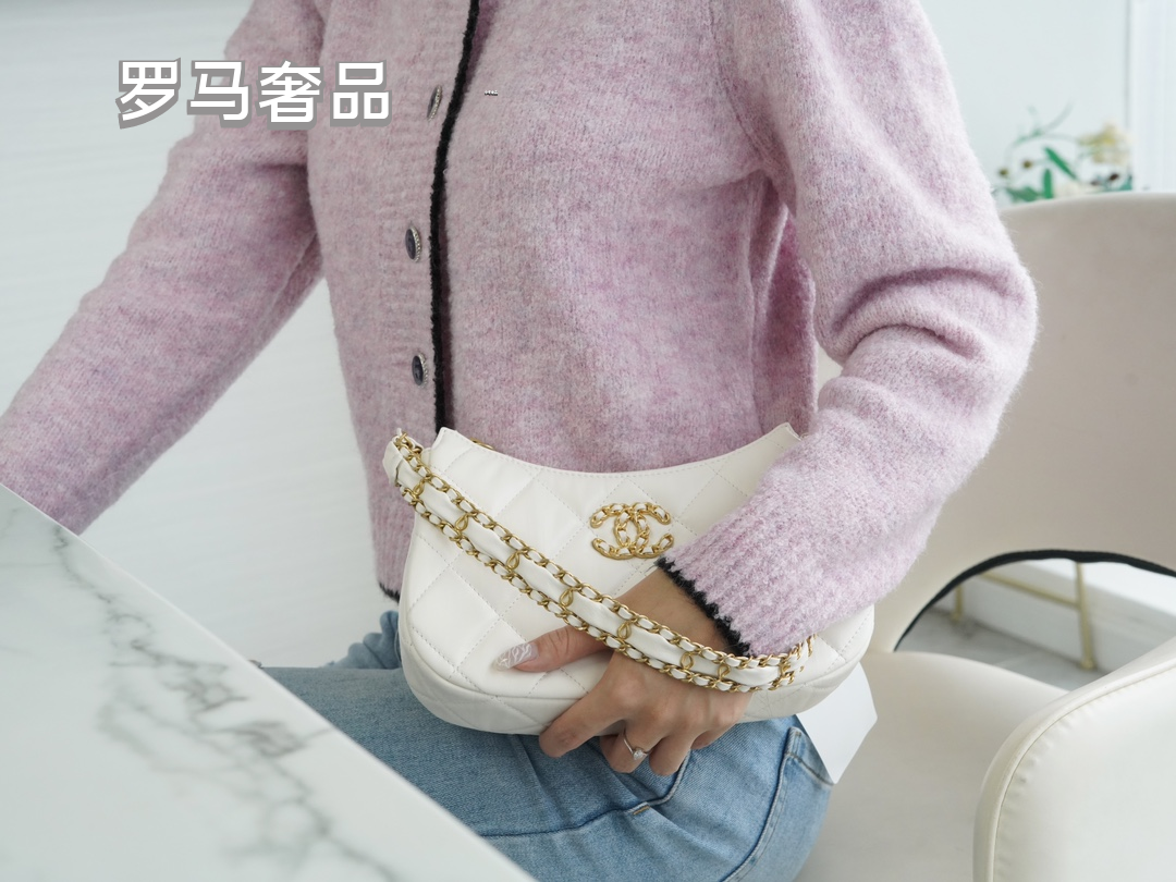 Luxury White Quilted Leather Hobo Handbag with Gold-Tone Chain Strap
