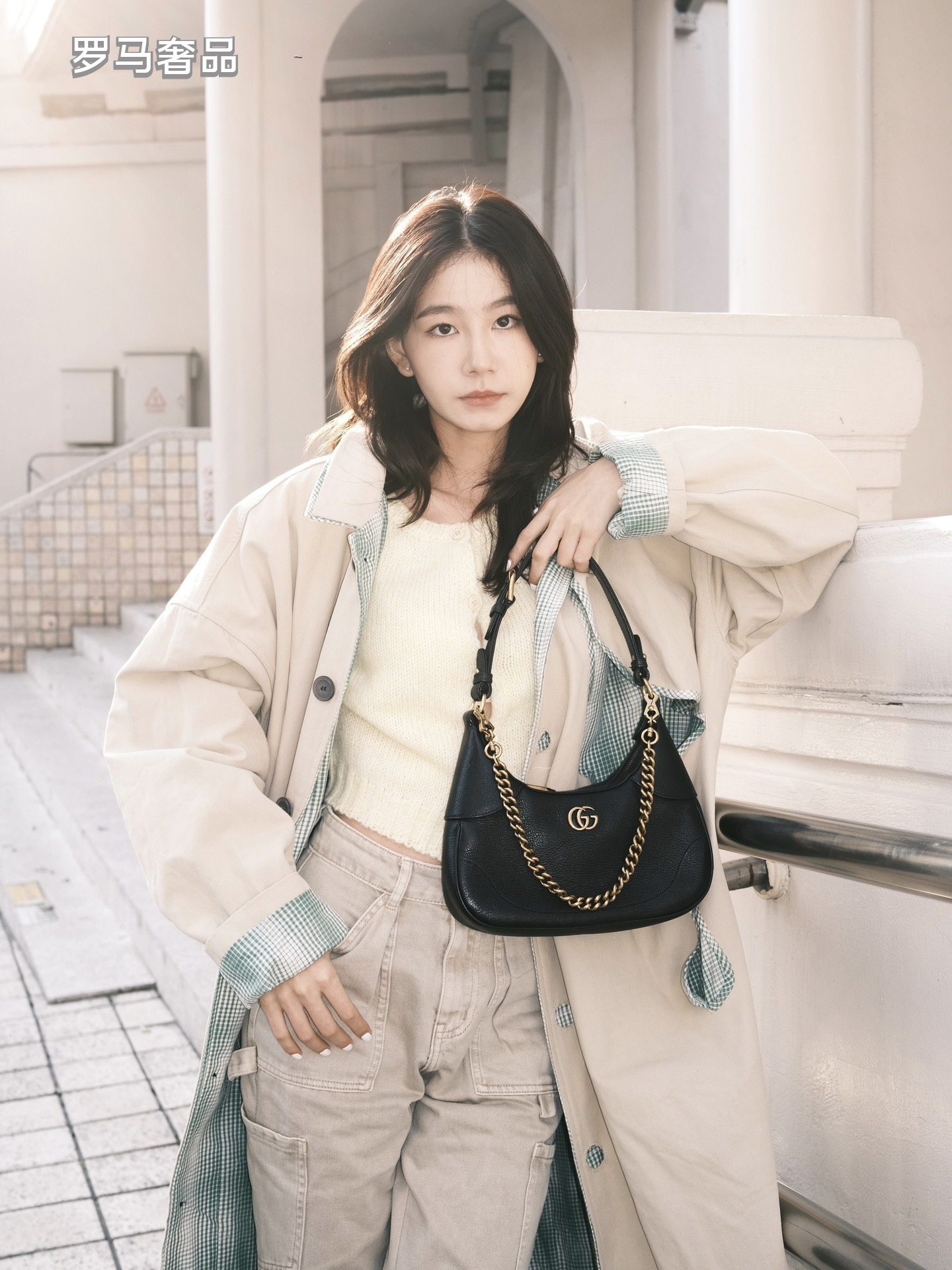 Gucci Luxury White Leather Hobo Bag with Gold Chain Shoulder Strap