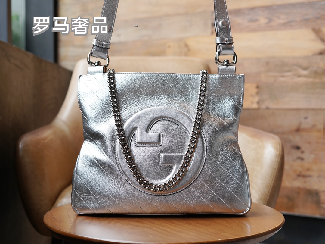 Gucci Metallic Silver Quilted Leather Shoulder Bag with Chain Strap