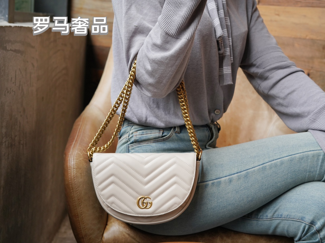 Gucci Elegant White Chevron Quilted Leather Crossbody Bag with Gold Chain