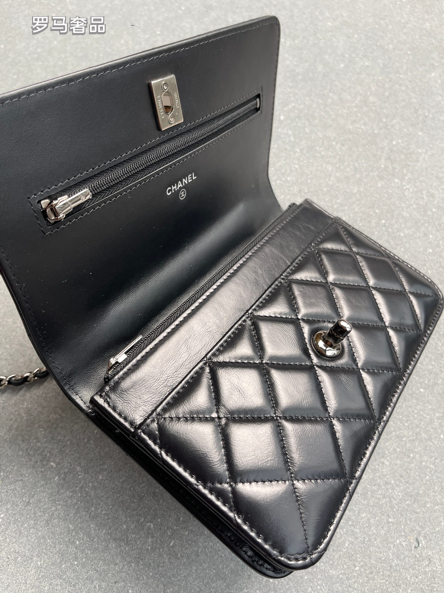 Luxury Quilted Leather Crossbody Bag with Chain Strap - Classic Designer Style Flap Bag