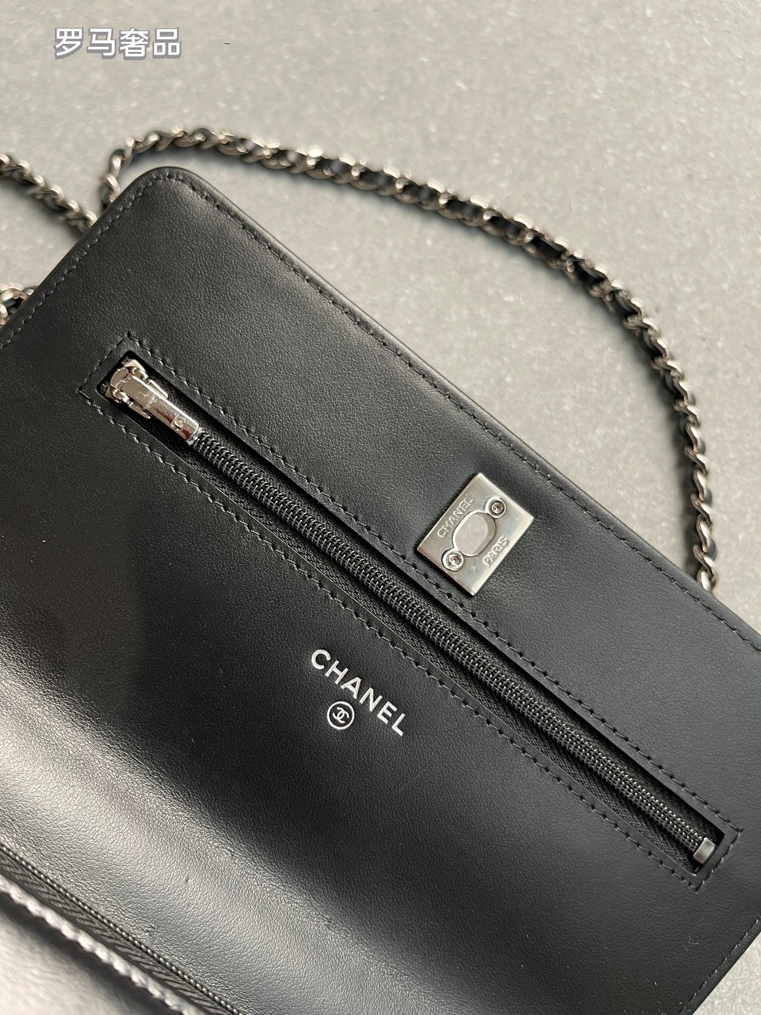 Luxury Quilted Leather Crossbody Bag with Chain Strap - Classic Designer Style Flap Bag