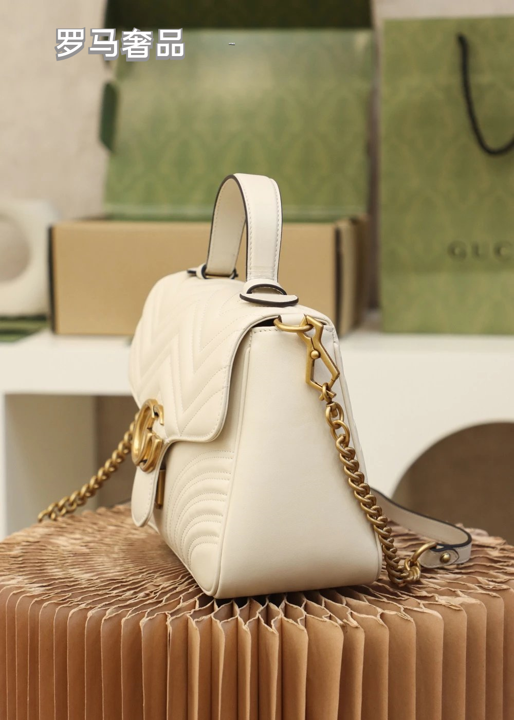 Gucci Elegant White Chevron Quilted Leather Handbag with Gold Hardware