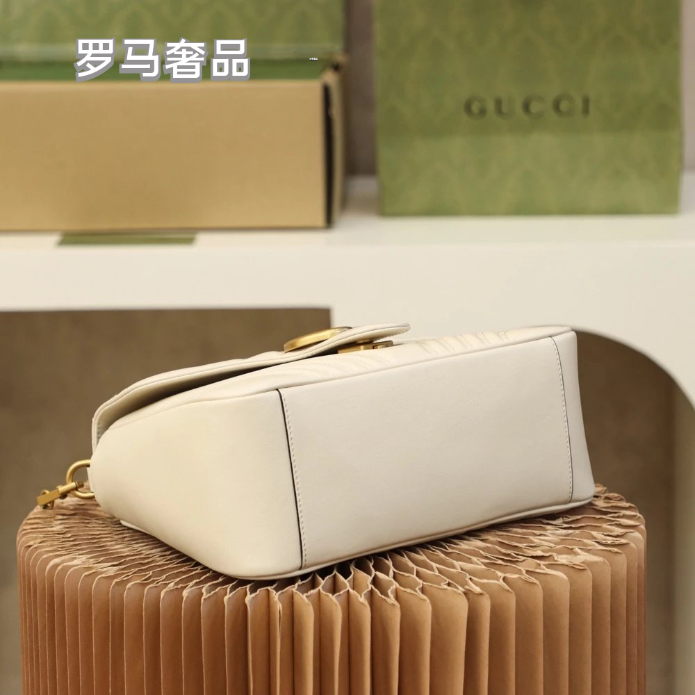 Gucci Elegant White Chevron Quilted Leather Handbag with Gold Hardware