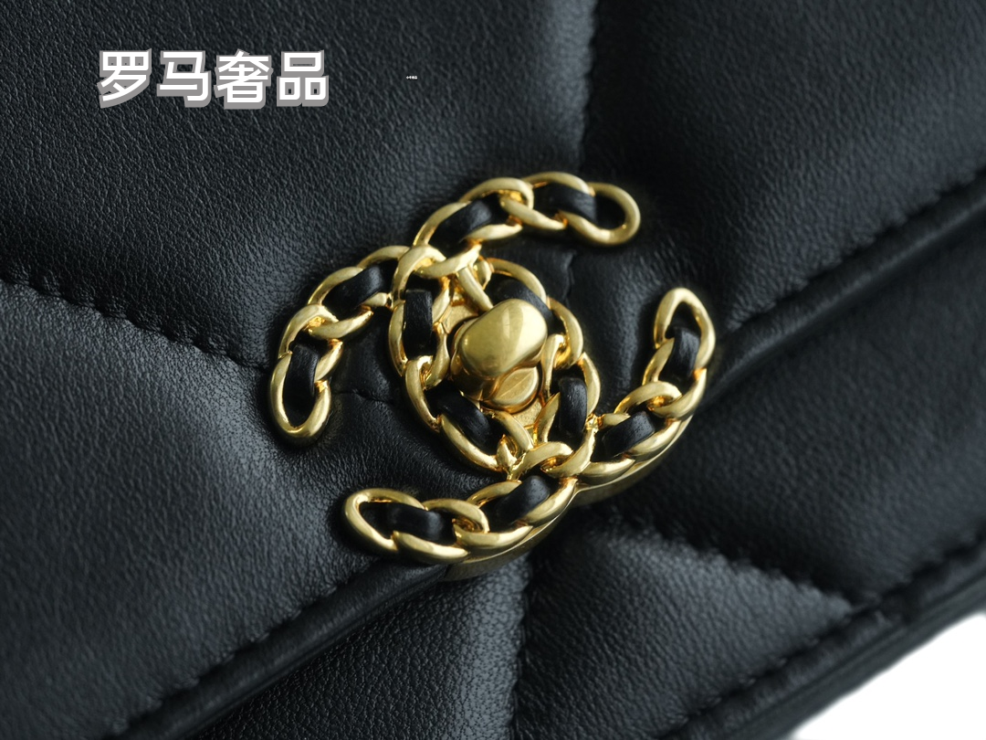 Elegant Black Quilted Leather Shoulder Bag with Gold-Tone Chain Strap
