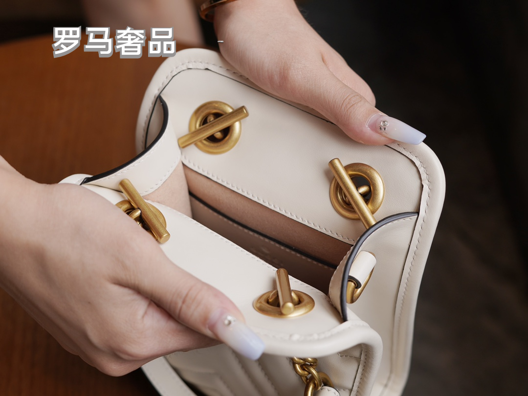 Gucci White Chevron Quilted Leather Mini Crossbody Bag with Gold Chain
