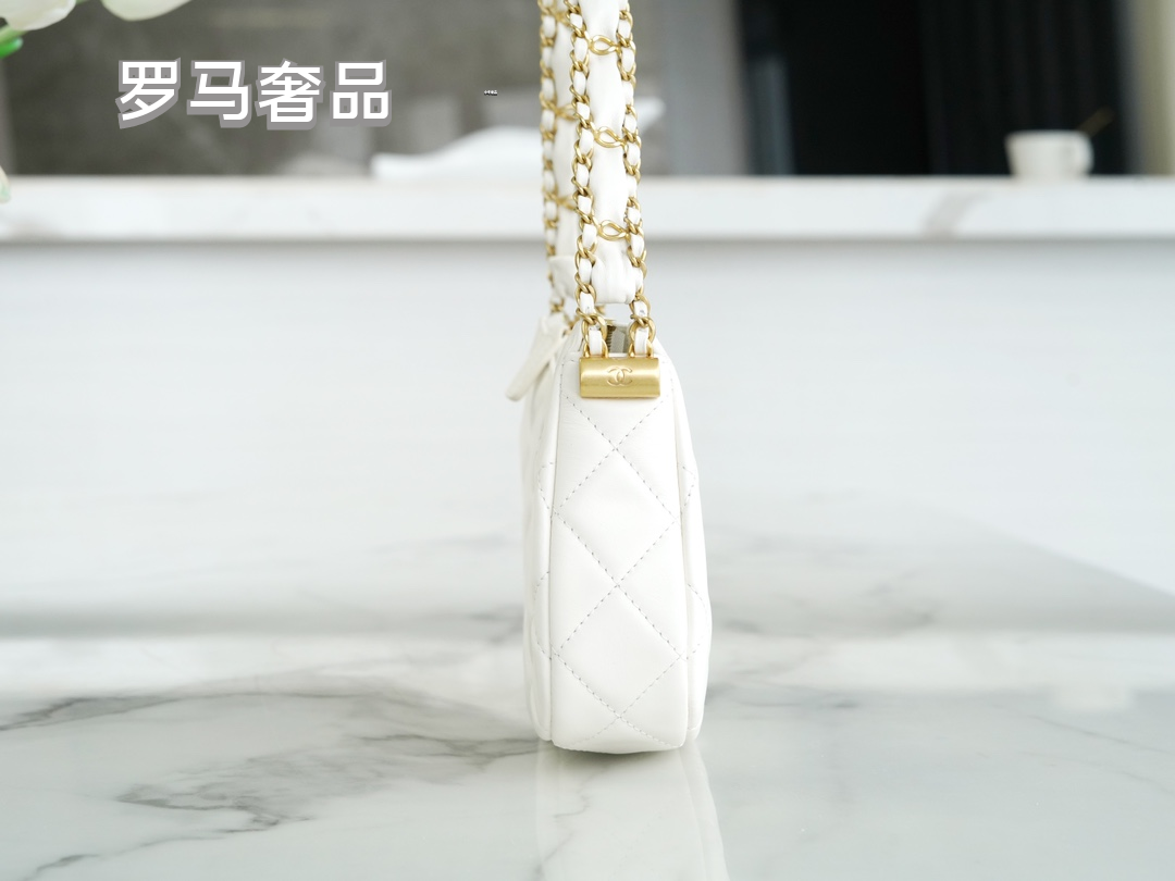 Luxury White Quilted Leather Hobo Handbag with Gold-Tone Chain Strap