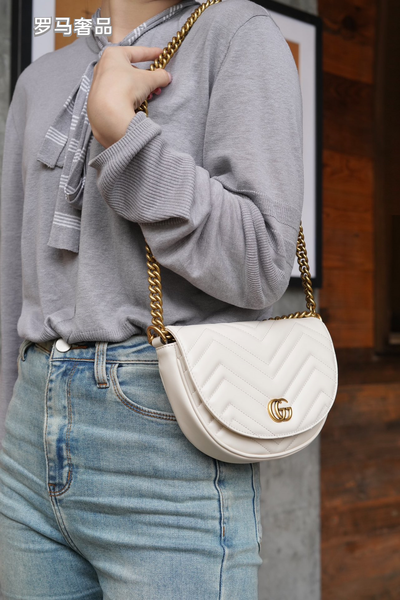 Gucci Elegant White Chevron Quilted Leather Crossbody Bag with Gold Chain