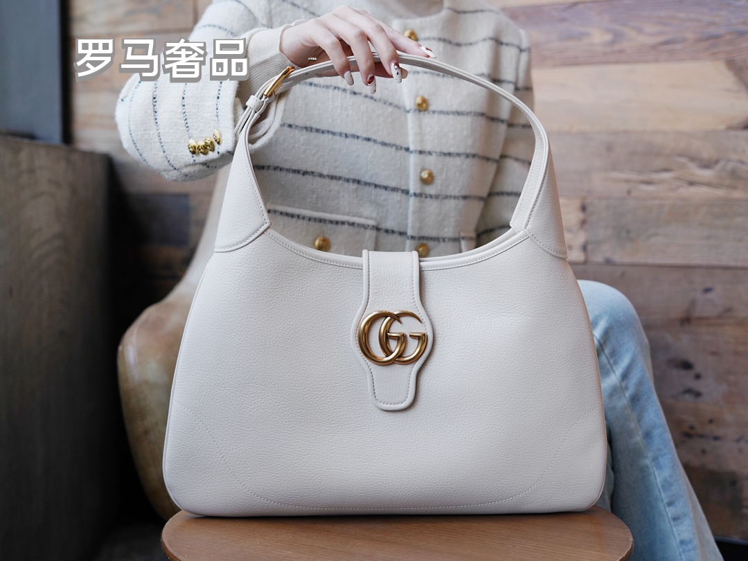 Gucci Vintage Brown Leather Hobo Shoulder Bag with Gold Buckle Accent