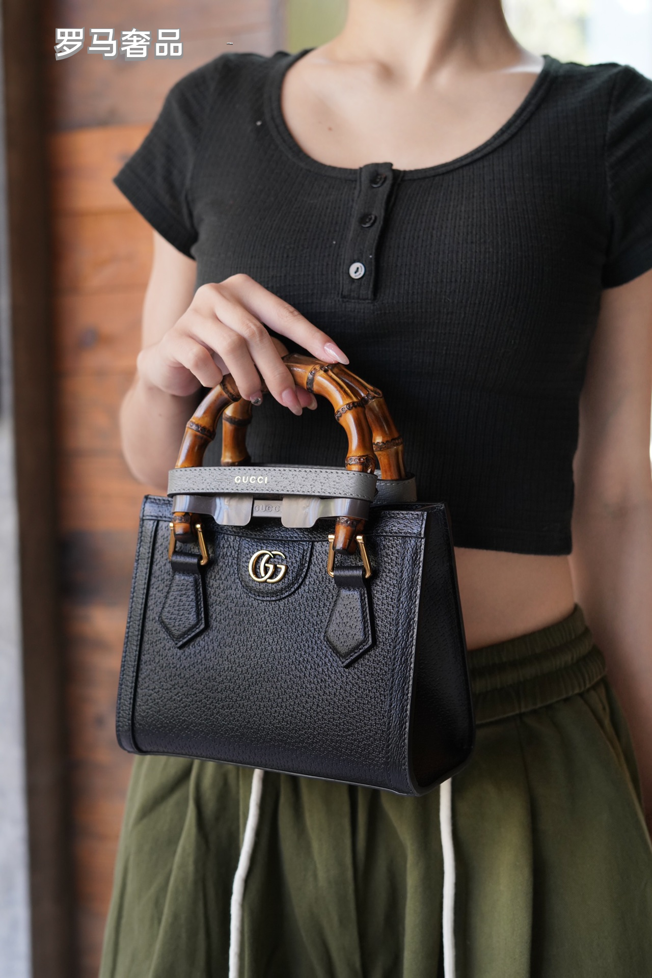 Gucci Vintage Off-White Leather Handbag with Bamboo Handle