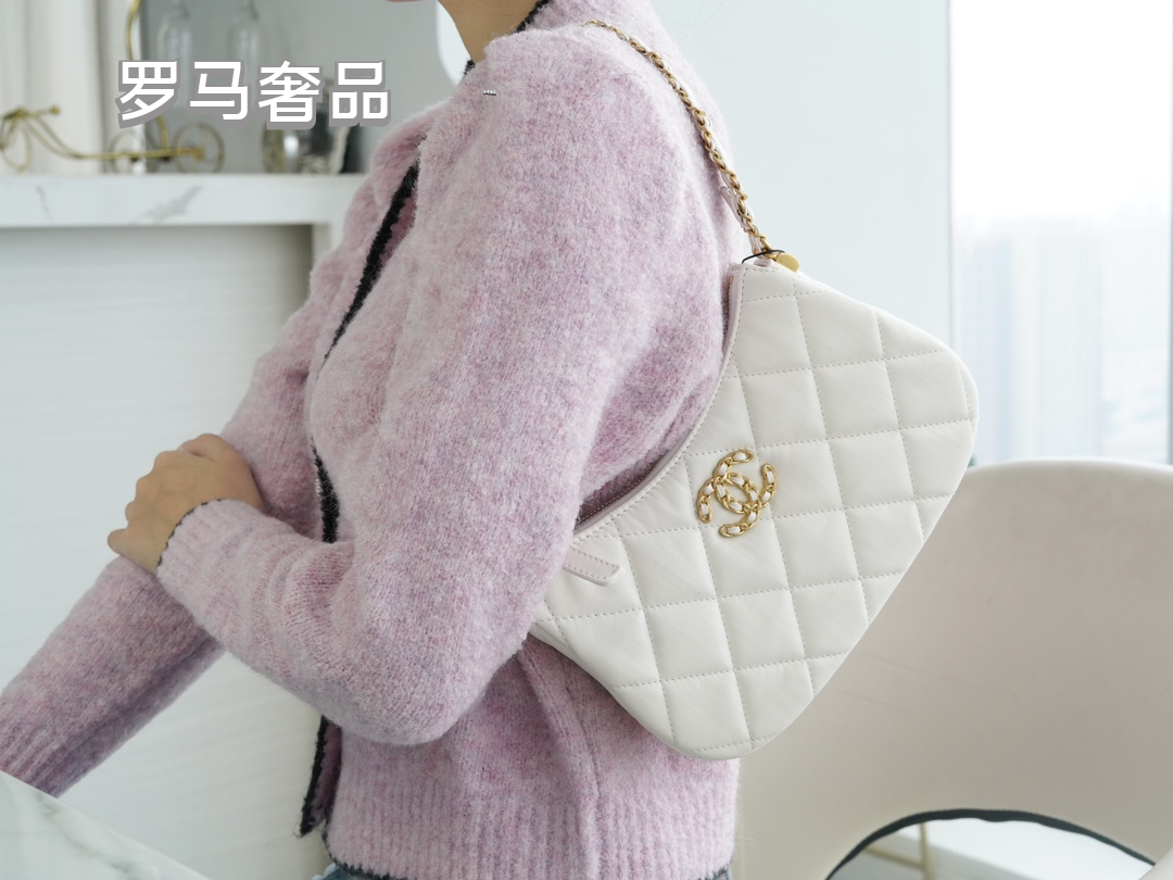 Luxury White Quilted Leather Hobo Handbag with Gold-Tone Chain Strap