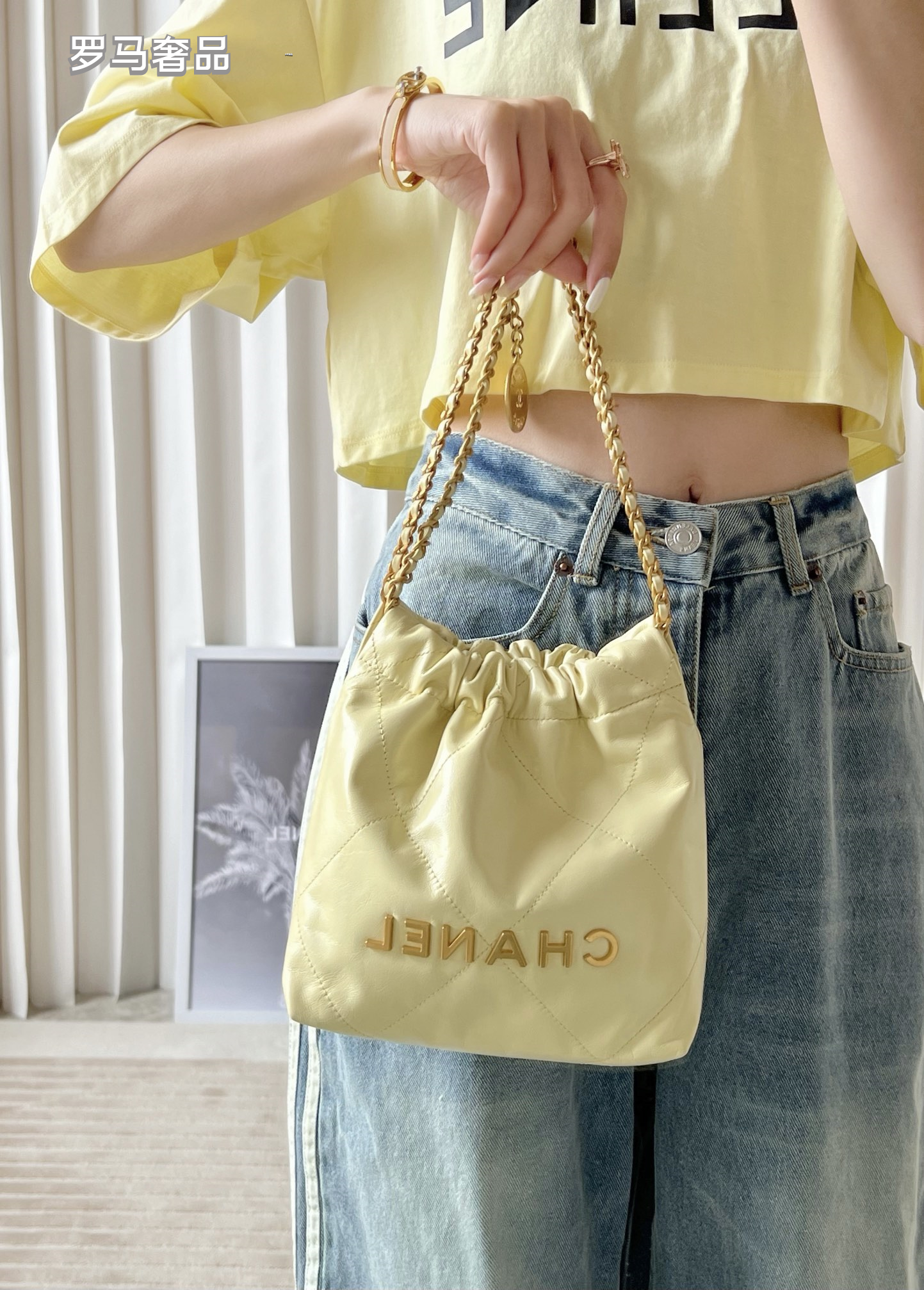 Chanel 22 Small Handbag - Shiny Calfskin &amp; Gold-Tone Metal - Light Yellow