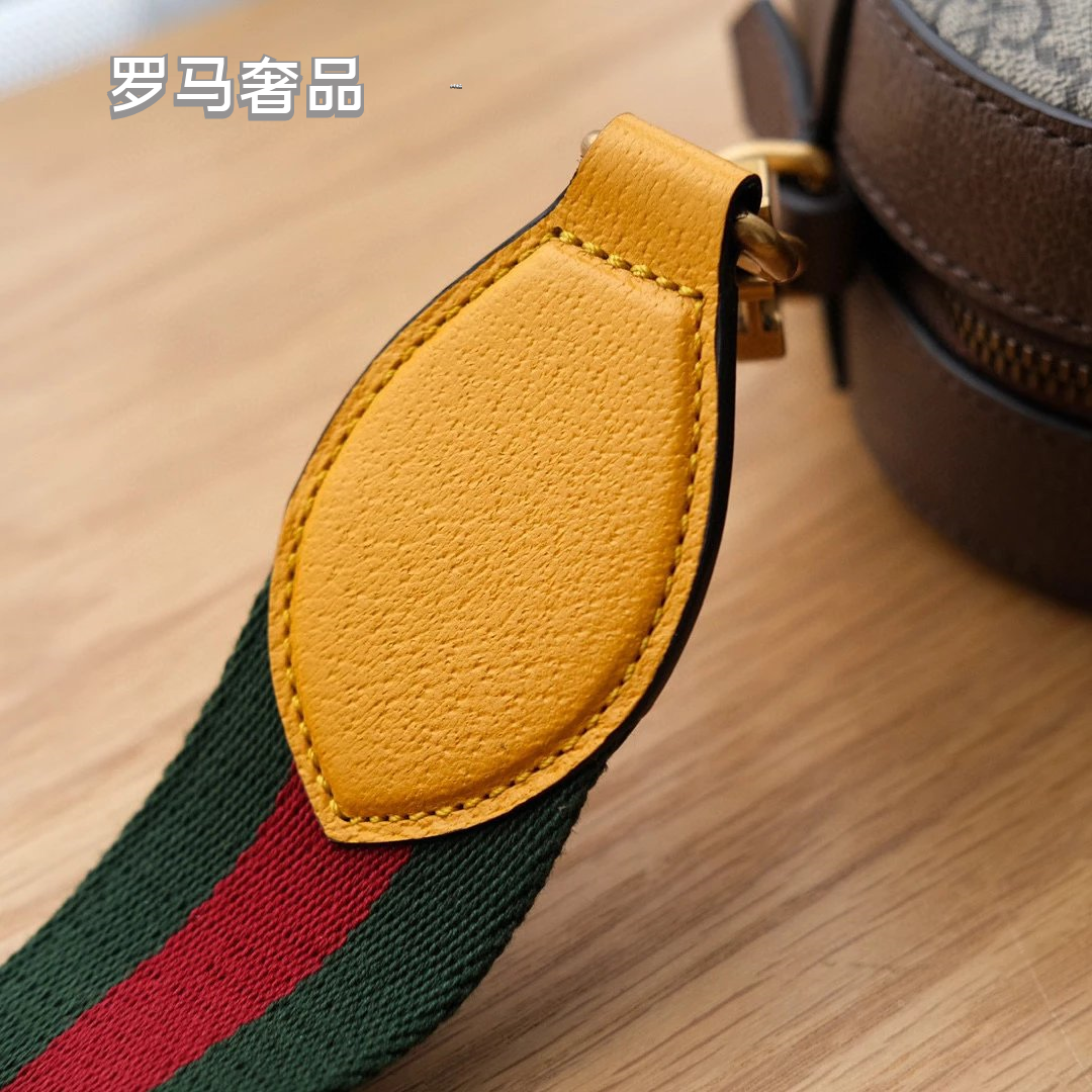 Gucci Neo Vintage GG Supreme Small Messenger Bag