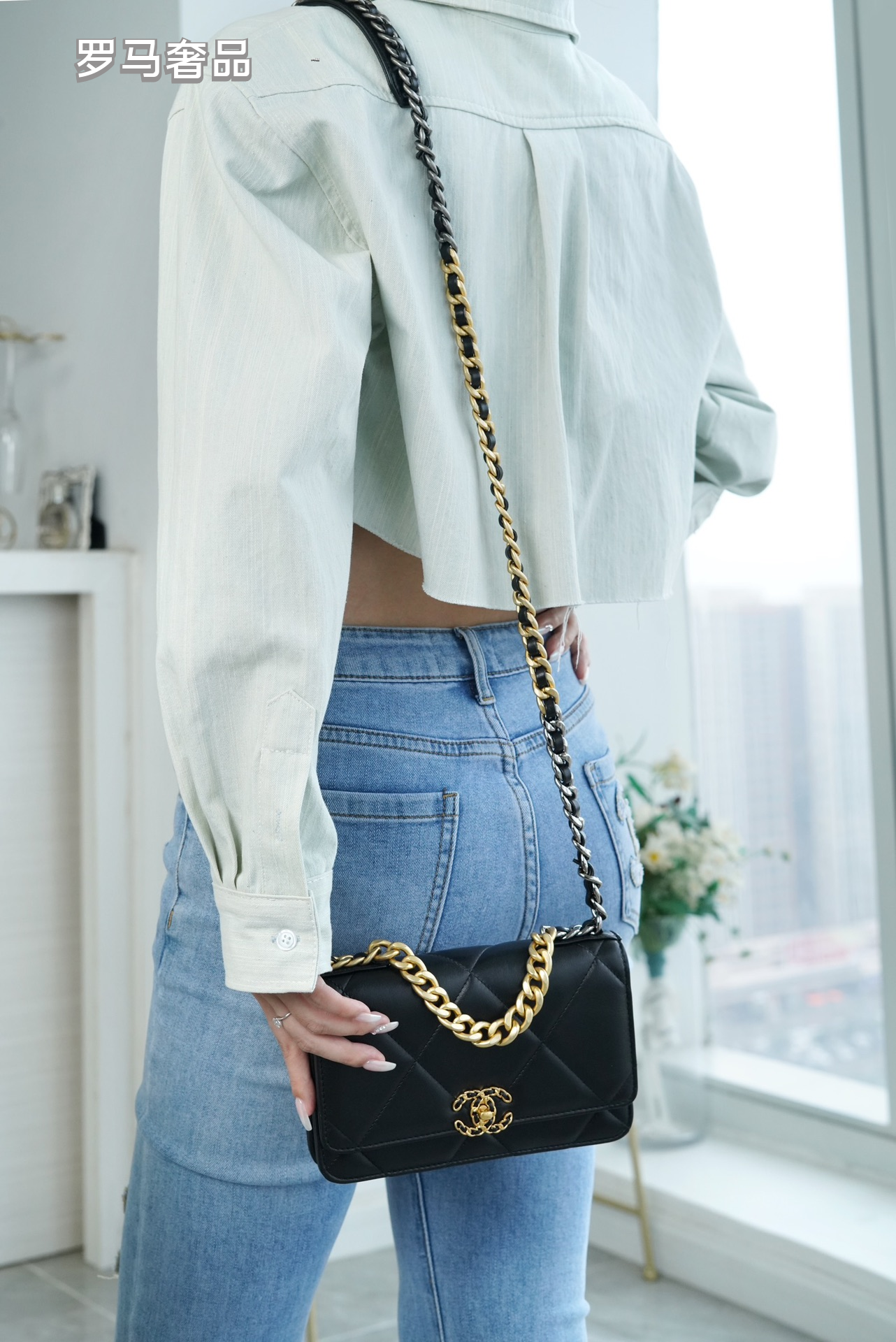 Elegant Black Quilted Leather Shoulder Bag with Gold-Tone Chain Strap