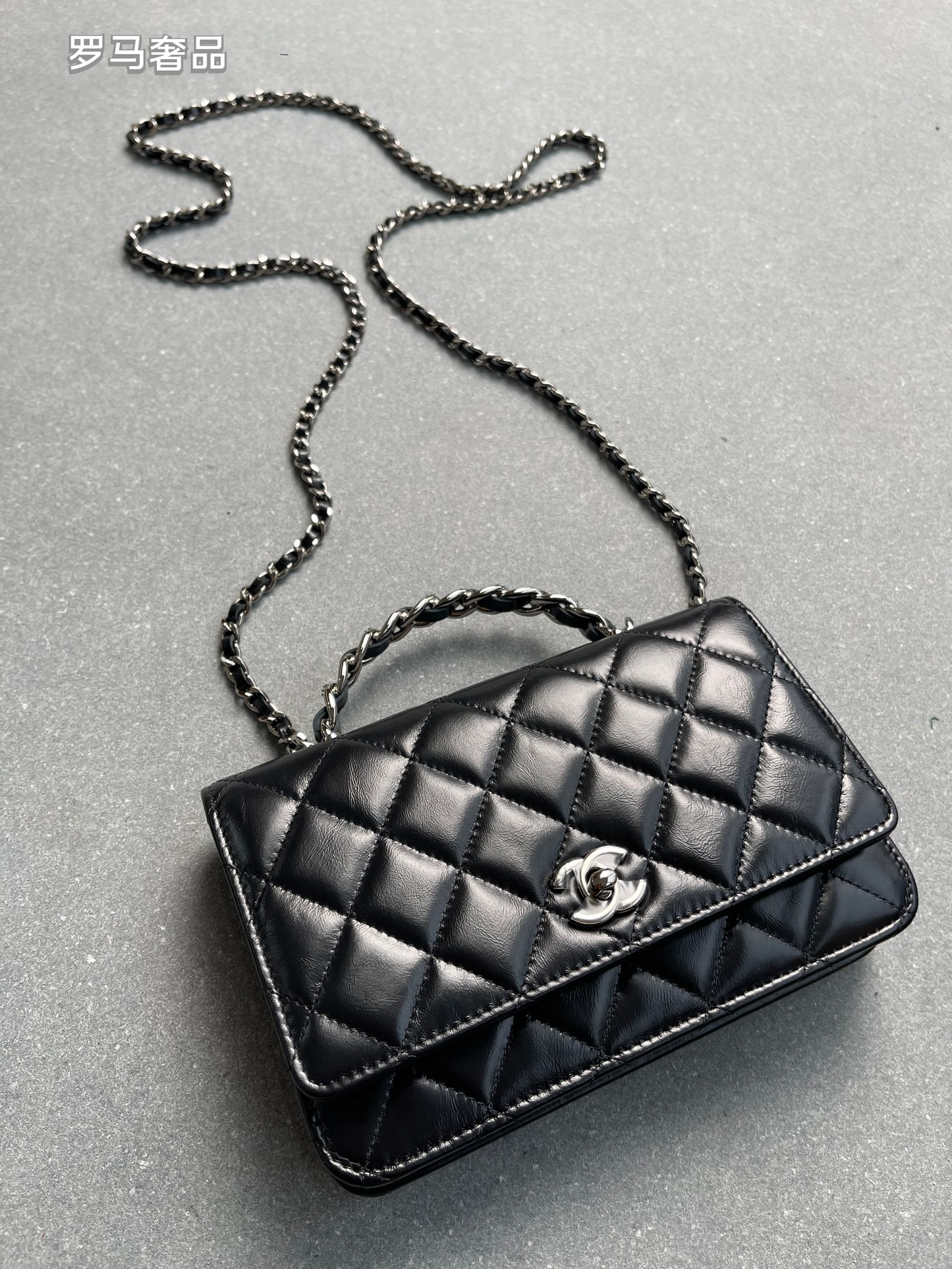 Luxury Quilted Leather Crossbody Bag with Chain Strap - Classic Designer Style Flap Bag