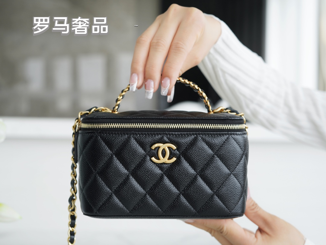 Chanel White Quilted Lambskin Small Vanity Case with Gold-Tone Hardware