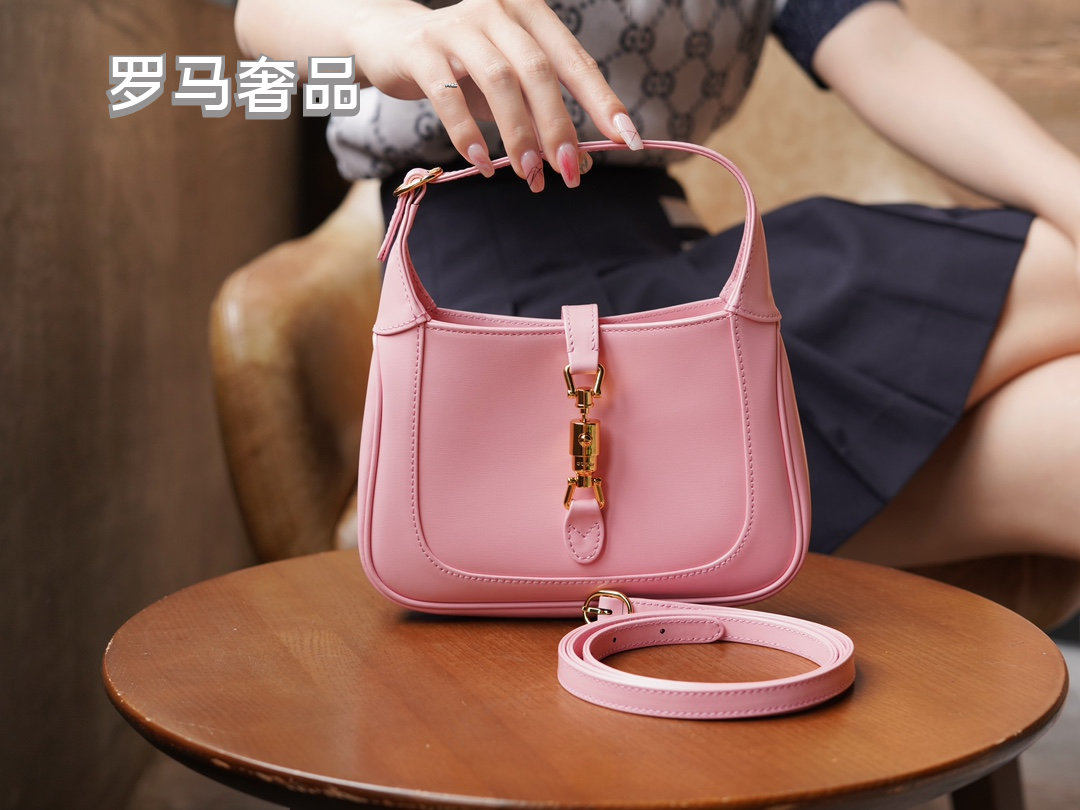 Gucci Vintage Pink Leather Hobo Shoulder Bag with Gold Metal Clasp