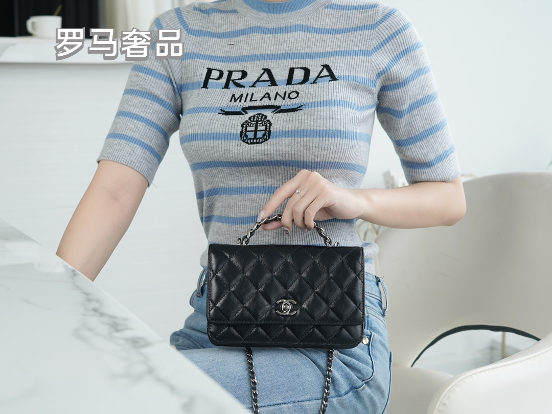 Luxury Quilted Leather Crossbody Bag with Chain Strap - Classic Designer Style Flap Bag